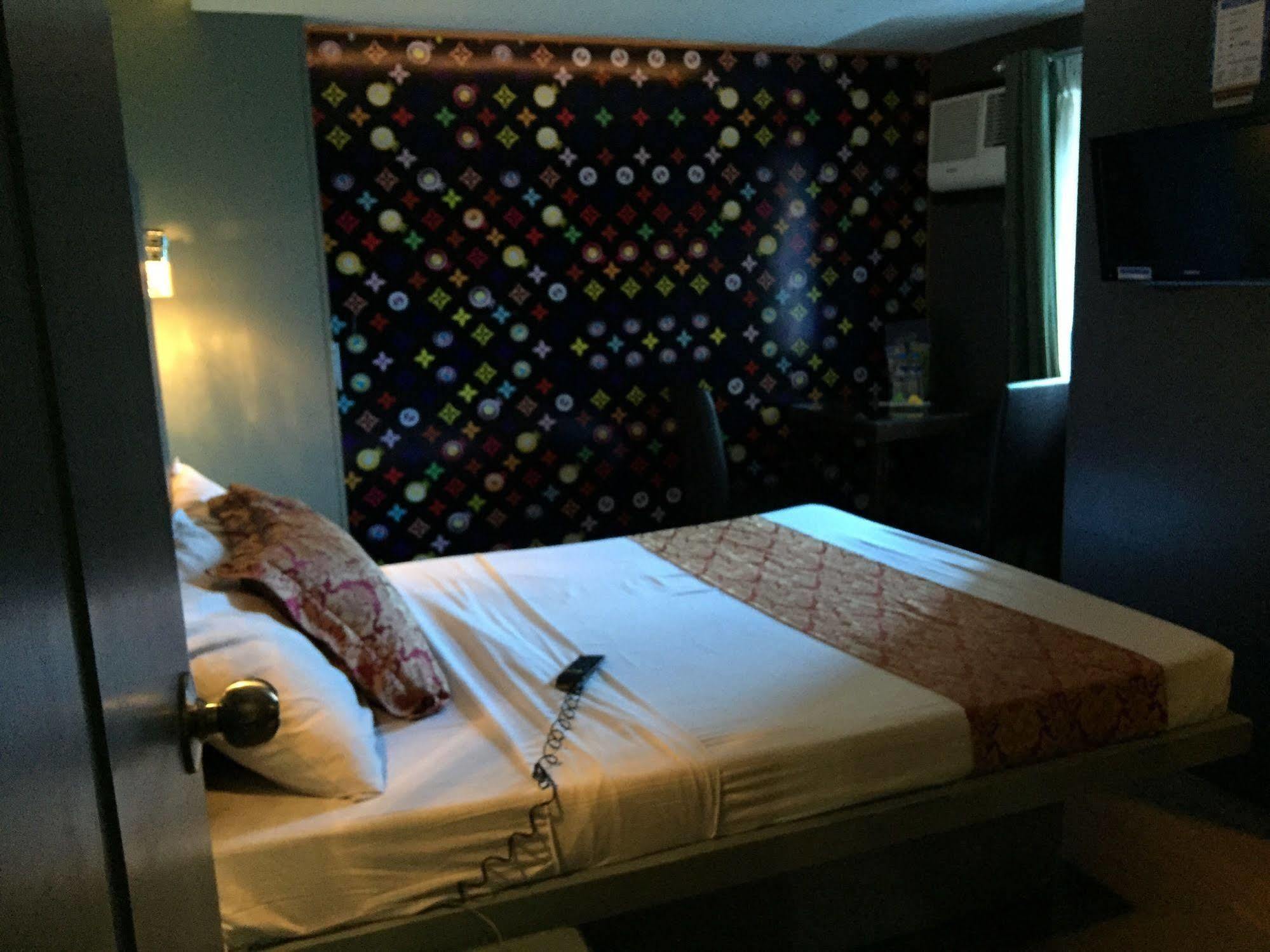 Icon Hotell Manila Exteriör bild