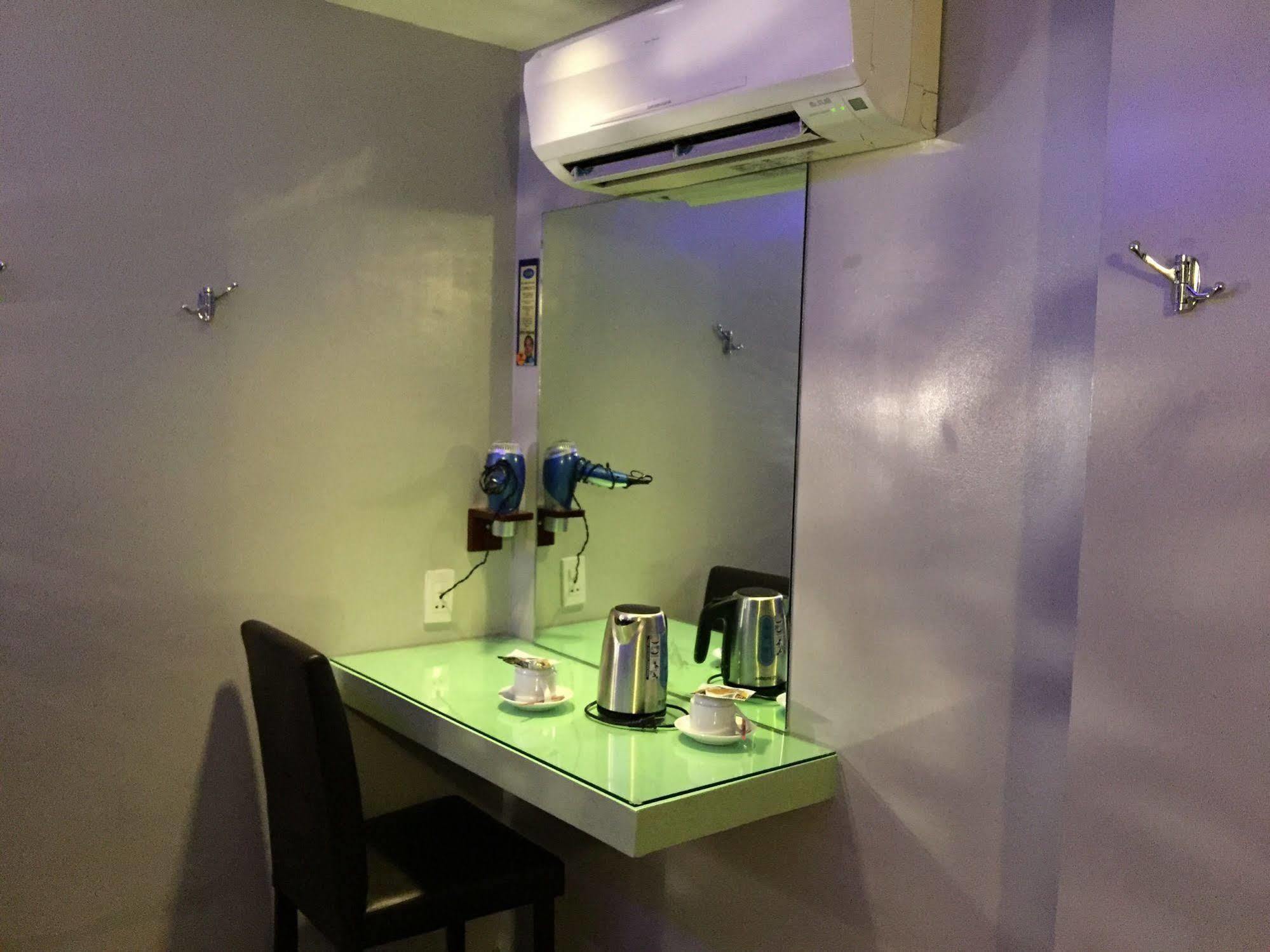 Icon Hotell Manila Exteriör bild