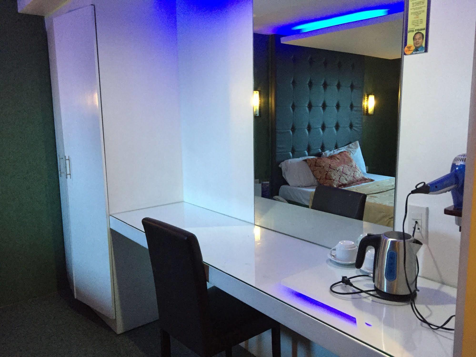 Icon Hotell Manila Exteriör bild
