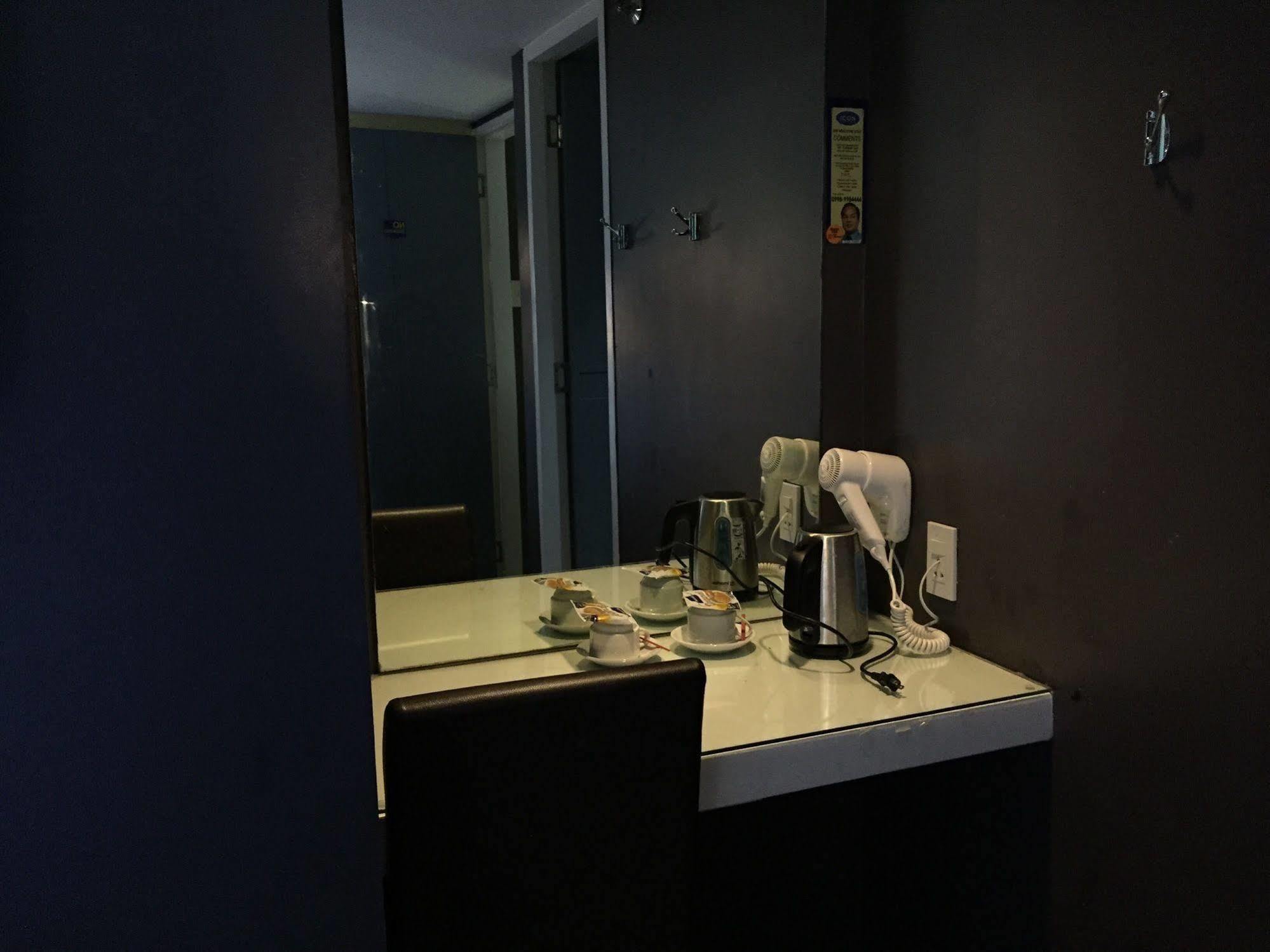 Icon Hotell Manila Exteriör bild